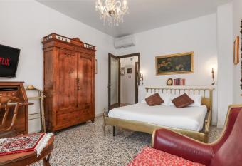 ANGOLO ALLA STAZIONE SUITE - Appartamento con terrazzo panoramico has Balcony rooms