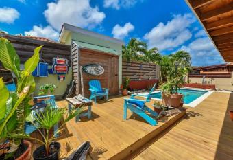 Vacation home Canucku has Balcony rooms