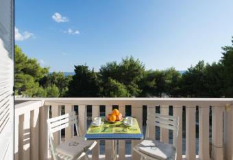 Sun House Apartments has Balcony rooms