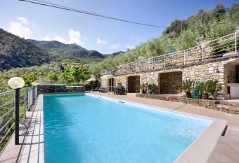 La Cicala 1 has Balcony rooms