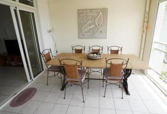 T 2 Vue mer baie de FDF allows 18 year olds to book a room