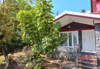 Manikkal Bungalow Homestay Wayanad has rooms with a private hot tub