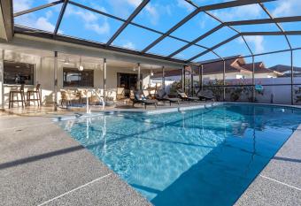 10736 Frances has Balcony rooms