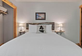 Lake Village Lodge Room 6 has Balcony rooms