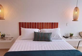 Aloja-T Hispania, Ant allows 18 year olds to book a room