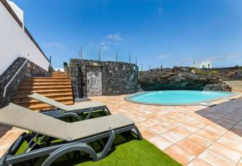 Villa Angel has Balcony rooms