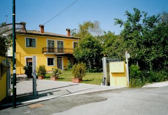 Casa del Miele allows 18 year olds to book a room