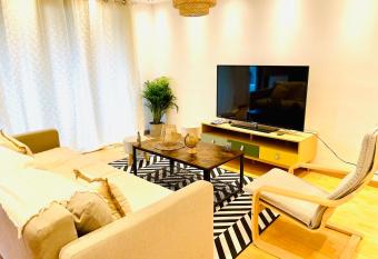 Cosy Duparc avec jacuzzi en plain centre ville has rooms with a private hot tub