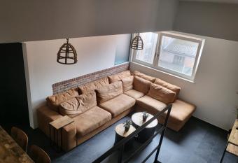 Loogiez allows 18 year olds to book a room