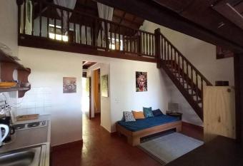 Kaz  Iguana: Maison cr  ole privative, quartier Golf St Fran  ois has Balcony rooms