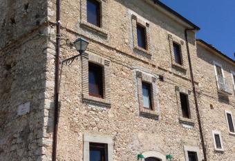 La Locanda delle Streghe - Relais Ristorante allows 18 year olds to book a room