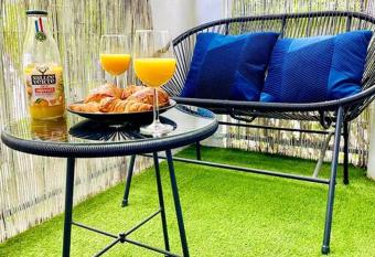 Appartement calme avec terrasse et parking priv   allows 18 year olds to book a room