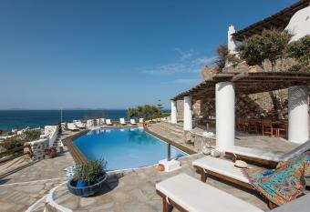 Anerousses Mykonian Traditional Houses has Balcony rooms