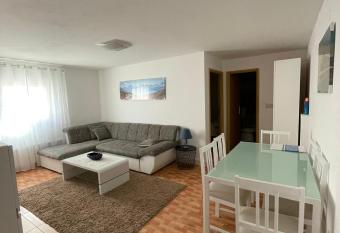 Apartmani Suza has Balcony rooms