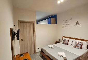 Cammy s house allows 18 year olds to book a room