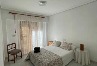 El Ravalet has Balcony rooms