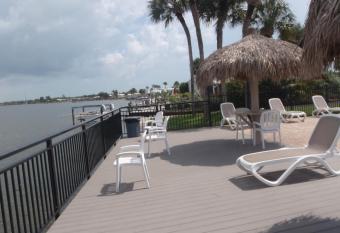 Cute as a Button has rooms with a private hot tub