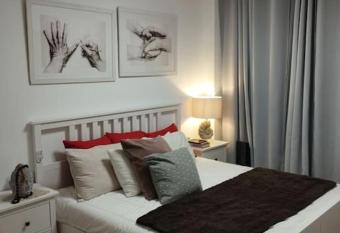 Maravillosos Atico has rooms with a private hot tub