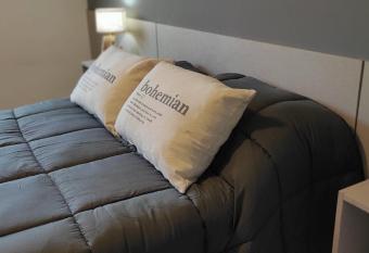 DEPARTAMENTO DEL PARQUE allows 18 year olds to book a room