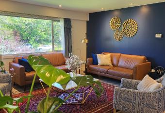 Cheerful 2 bedrooms house with amazing backyard has Balcony rooms