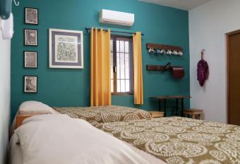 Habitacion Azul / Casa del Caf   allows 18 year olds to book a room