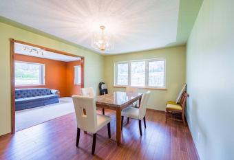 Cozy 3 Bedroom Home in Keremeos allows 18 year olds to book a room