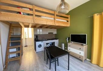 Appartement en centre ville has Balcony rooms