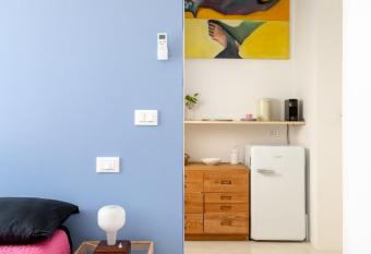 Villa Tal  a - casa accogliente, immersa nel verde allows 18 year olds to book a room