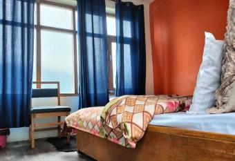 Psynyasi cafe and beds has Smoking/Balcony rooms