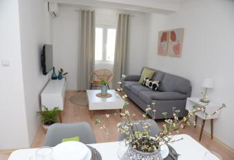 Dino & Gorge Apartments has Balcony rooms