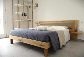 Broom House has Balcony rooms