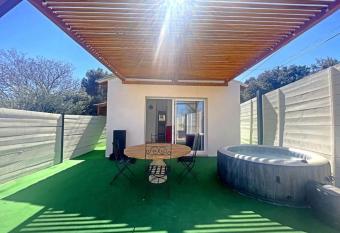 L   chapp  e belle de saint Roman has Balcony rooms