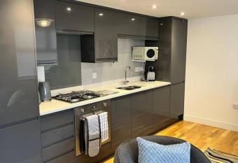 Caroline s 2 Bedroom Apartment allows 18 year olds to book a room