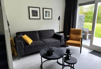 Prins Heerlijk Amelander Kaap 81 allows 18 year olds to book a room