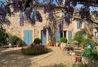 LA MAISON DE JUSTINE has Balcony rooms