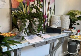 Live in Pisa allows 18 year olds to book a room