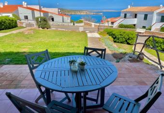 Planta baja con vistas al mar, piscinas y junto a la playa has Balcony rooms