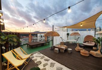 HY Choi Hostel allows 18 year olds to book a room