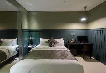 JB Design Hotel has Balcony rooms