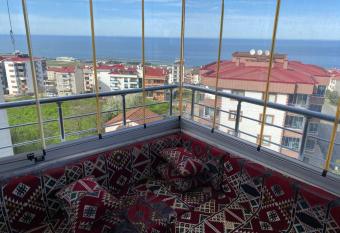 Rahal Konaklar has rooms with a private hot tub