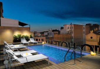 H10 Art Gallery 4* Sup has rooms with a private hot tub