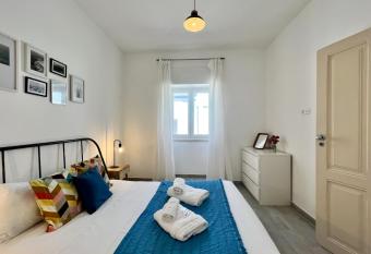 Portim  o Typical House by Homing allows 18 year olds to book a room