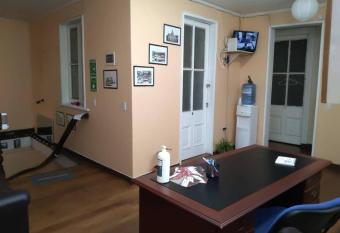 Hostal puerto hermoso allows 18 year olds to book a room