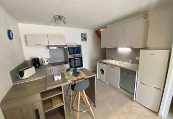 Joli T2, front de mer, Les Balcons de la M  diterran  e, Narbonne Plage allows 18 year olds to book a room