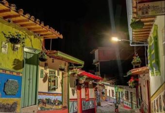 Bienvenido a mi casa en Guatap   Villa del pinar allows 18 year olds to book a room