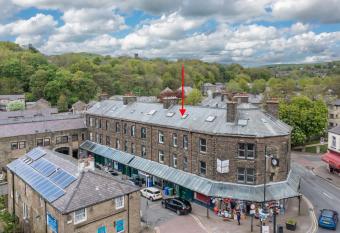 Victoria Parade has Balcony rooms