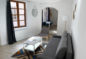 El  gant T2 Proche Cath  drale Centre Historique allows 18 year olds to book a room