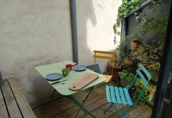 ACCROCHE-COEUR MAISON de PECHEUR allows 18 year olds to book a room