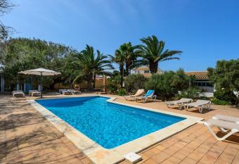 Xaloc has Balcony rooms