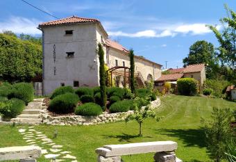 Auvergnat Home has Balcony rooms